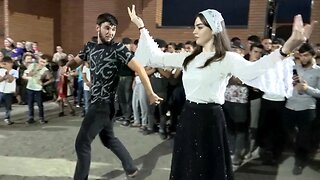 Красивые Девушки танцуют Чеченскую лезгинку на свадьбе. 2023