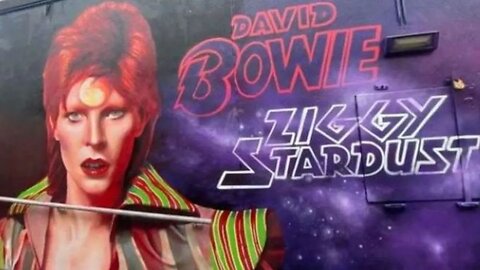 Step Back in Time and Immerse Yourself in Ziggy Stardust #shorts #davidbowie #ziggystardust