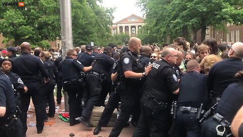 Cops Surrounded A Flagpole At UNC And Removed The Hamas Flag And Replaced With The American One
