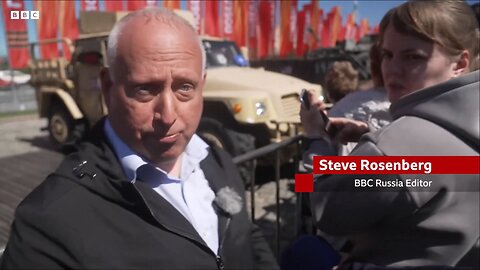 Even BBC's toxic Steve Rosenberg reporting from the Moscow Army Trophies exhibition