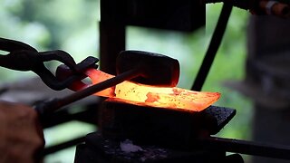 S1 EP1 | HOW TO : Forge a Hand Axe from scrap metal