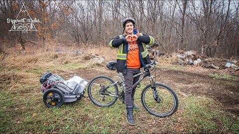 Nomad activist Travels Canada on Bike and lives in tent.