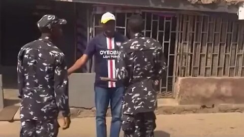 U.S.A returnee confronted police officers harassing and extorting bike riders in Oyo State