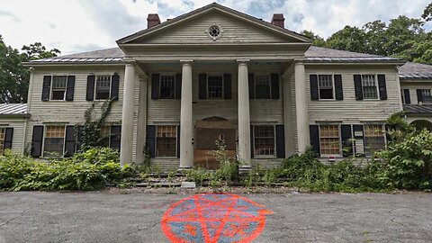 Abandoned Satanic Ritual Millionaires Mansion With Power Still On - The Family Passed Away