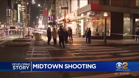 Man fatally shot steps from Port Authority Bus Terminal