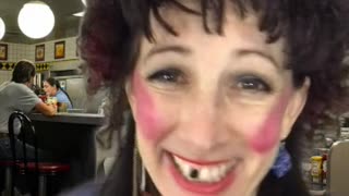 Waffle House Waitress lost her tooth again