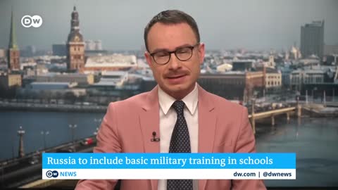 How Russia pressures schoolchildren to support war in Ukraine | DW News