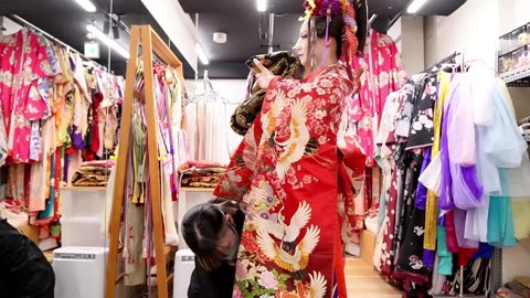 ASMR | Japanese Oiran Makeup and Wearing a Kimono in kyoto