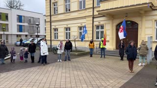 Demmin - Menschenkette vom Markt bis Luisentor für den Frieden 11-02-2023