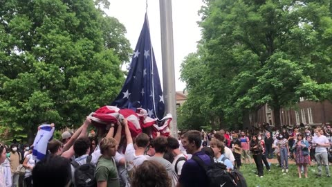 BAND OF BROS: Frat Brothers Protect Flag from Pro-Palestinian Protesters at UNC [WATCH]