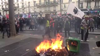 French police attack thousands of demonstrators, firing tear gas and rubber bullets