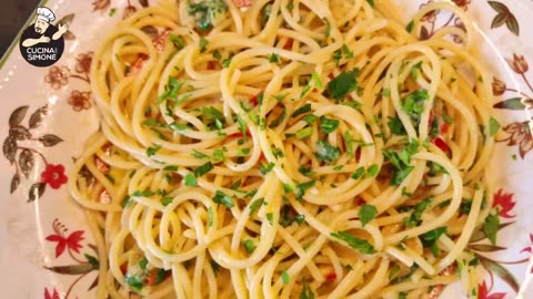 Spaghetti Aglio Olio e Peperoncino (spaghetti garlic, oil, chilli)