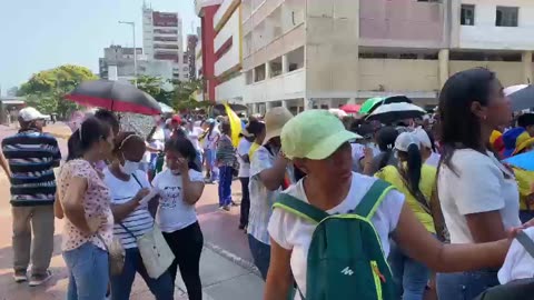 Madres comunitarias bloquean nuevamente carril en la avenida Venezuela