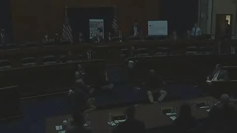 NOW - Lights go out during Twitter hearing in DC.