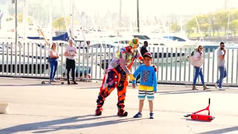 Street Performer Karcocha in Barcelona Spain!So FUNNy