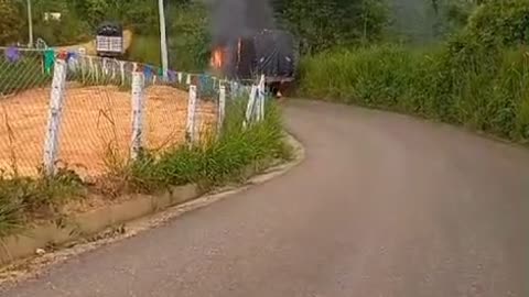 Incendio de camión en Lebrija, Santander