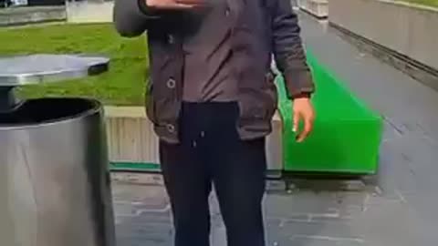 🔴Grand Canal Dock🔴🇮🇪 This is the foreigner who is on video saying "He loves