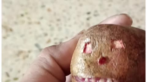 Pomegranate' teeth 😂😂