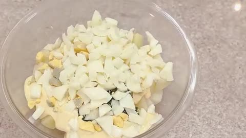 Salada de maionese com batatas, cremosíssima