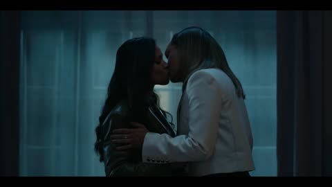 Harlem: Season 2 / Kissing Scene — Quinn and Isabela (Grace Byers and Juani Feliz) | 2x01