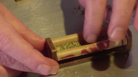 How To Roll Marijuana with a Joint Rolling Machine