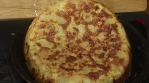 Only 3 Ingredient Potatoes, Egg, Onion Real Spanish omelette recipeTraditionelles Spanisches Omelett