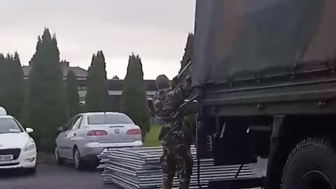 Ireland: Lady confronts Irish troops who are turning barracks into migrant accommodation.