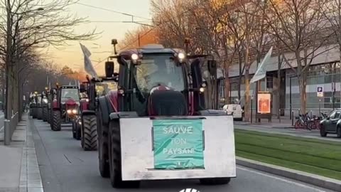 JUST IN-Paris Hundreds of tractors enter Paris in protest against pesticide