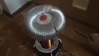 Amazing remake of Nikola Tesla’s Coil, demonstrating how wireless energy transmission works