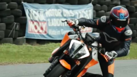 2022 KTM 1290 SUPER DUKE R EVO - race track