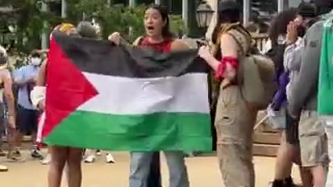 “Fvck Joe Biden!” Chants unites frat boys and pro-Palestine supporters at LSU.