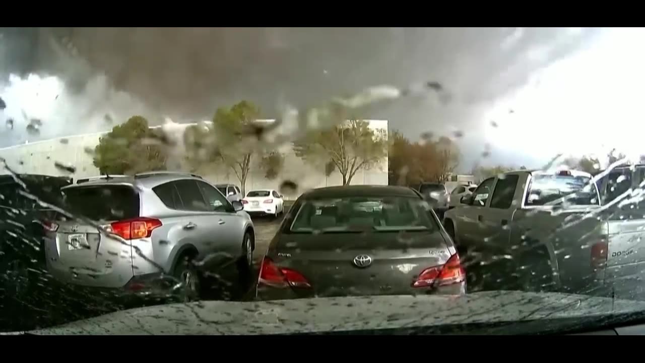 Terrifying Dash Cam Tornado Footage From Lincoln, Nebraska