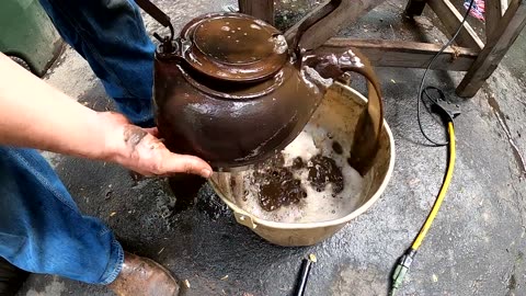 Restoring Antique Cast Iron Tea Pot - How to Season & Clean Cast Iron