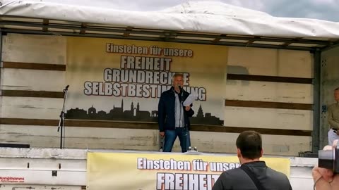 Demo-Anmelder: "Beim KVR holte mich die DDR ein" - GrundrechteDemoMunchen 30.5.20 (1)