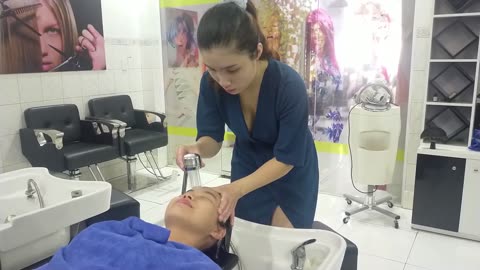 Relax with pretty and noble girl in Cali Nguyen Hair Salon