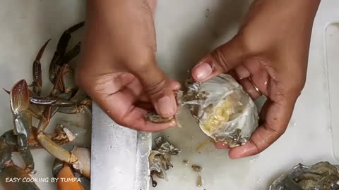 easy way to cut crab