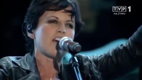 Dolores O'Riordan - Zombie - Live