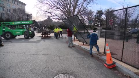 Fencing goes up around the Capitol ahead of the State of the Union address