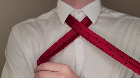 How to tie a tie