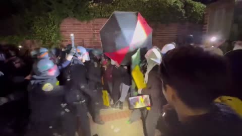 ⚡ ️Police Removing Protest Barriers at pro-Palestine Encampment on UCLA Campus [ILLEGALS INVOLVED?]