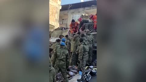 TURKEY QUAKE RESCUE: Turkish Man Pulled Alive From The Rubble