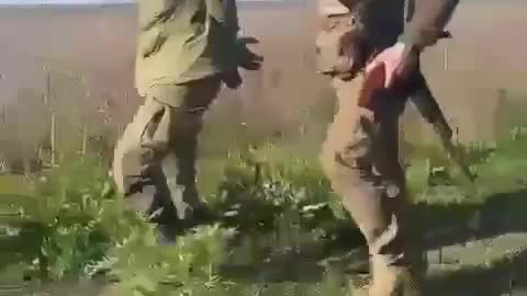 Ukrainian soldiers teach good manners to captured Russian occupiers.