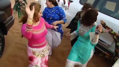 Nadia Gul Masta Beautiful Dance In Dubai