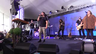 Danny Gokey Leads Singing at Church