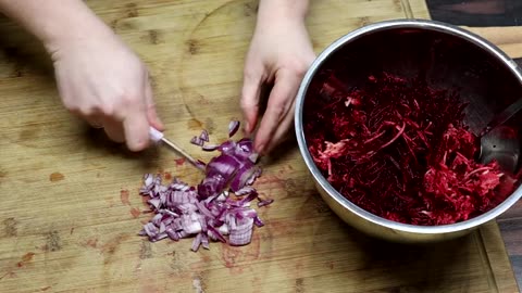 Beetroot salad with apple and onion - super tasty