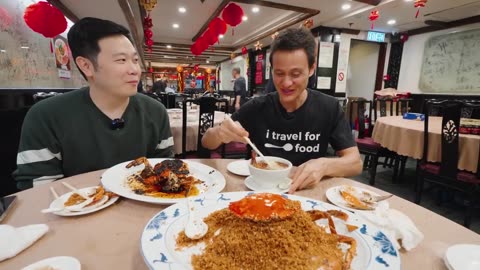 Garlic Crab Mountain!! 🦀 INSANE SEAFOOD in Hong Kong!! (Typhoon Shelter Crab)