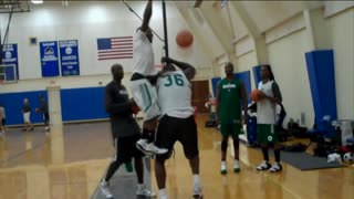 NATE ROBINSON(5'9) DUNKS ON SHAQ(7'1) MUST SEE