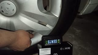 Cómo instalar sensores de presión de neumáticos y monitor