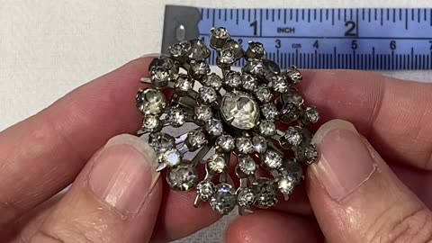 Vintage Clear Rhinestone Silver Tone Metal Starburst Brooch/Pin 1.50"