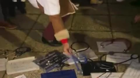 French Doctors throw down Stethoscopes in protest against failed healthcare